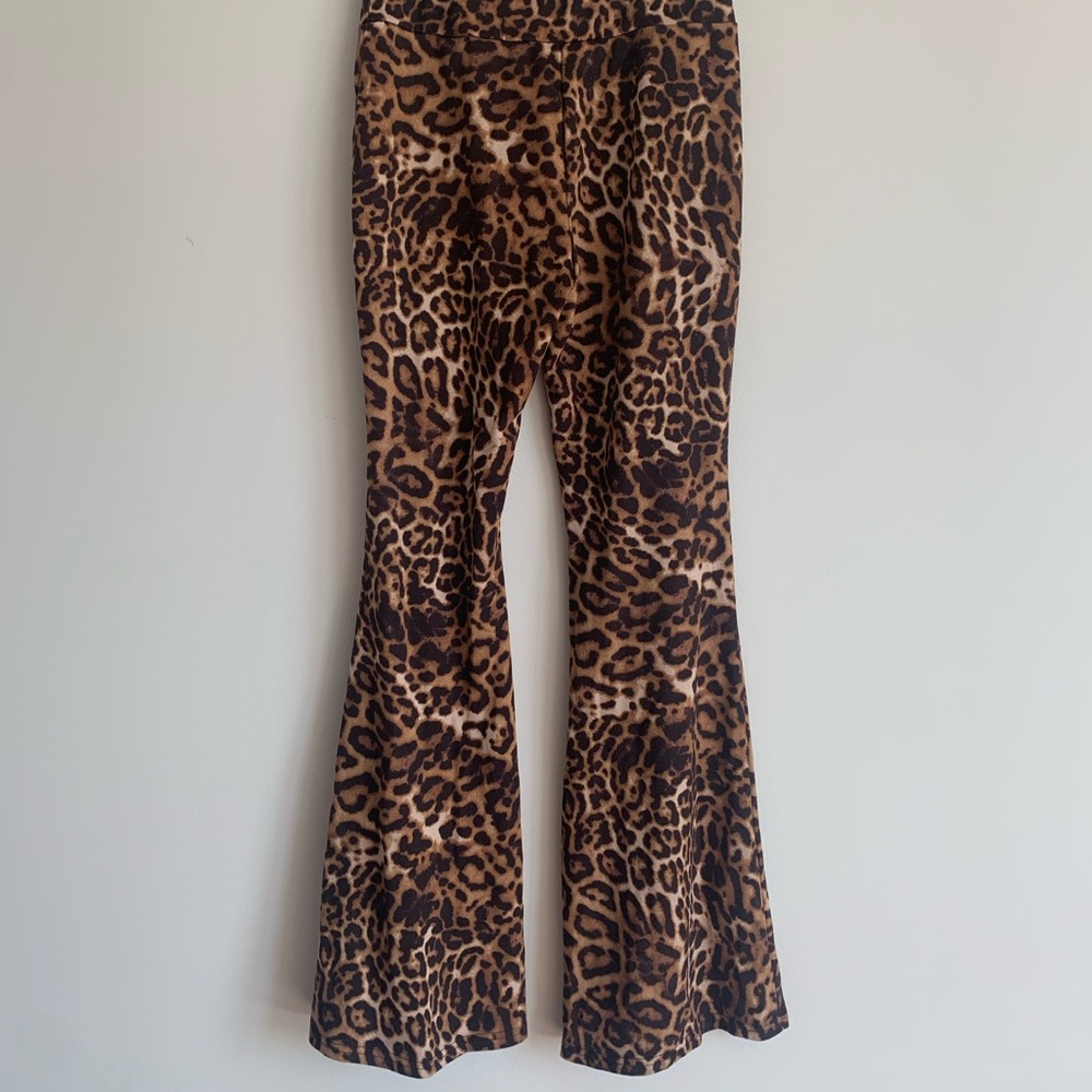 Wide-Leg Leopard Patterned Pants - Picture 2 of 2